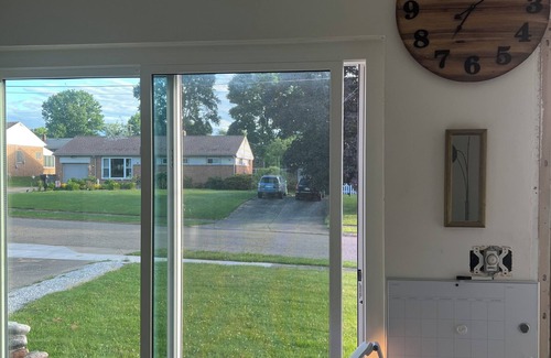 Youngstown House | Newly remodeled family home. Close to University, Church, Hospital, Restaurants