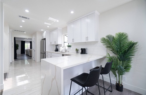 Sunland-Tujunga House | Newly Remodeled Gated House w/Pool