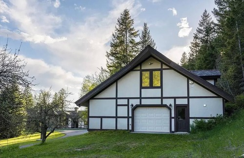 Kalispell Cottage | Newly Remodeled Guesthouse on Beautiful Private Lot