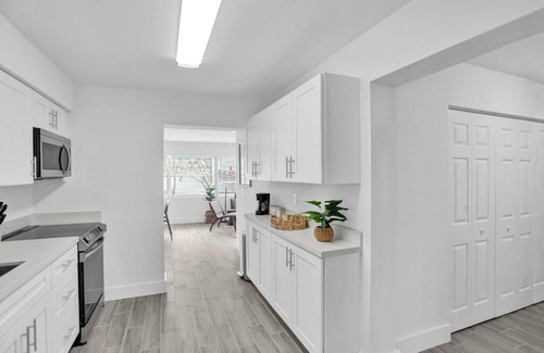 North Andrews Gardens House | Newly Remodeled Home with Backyard BBQ, FL