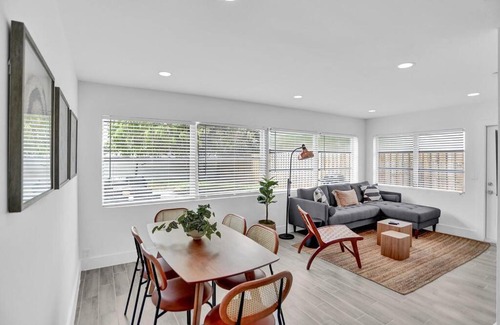 North Andrews Gardens House | Newly Remodeled Home with Backyard BBQ, FL