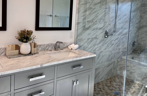 San Carlos House | Newly Remodeled! Large Bright Modern House Central