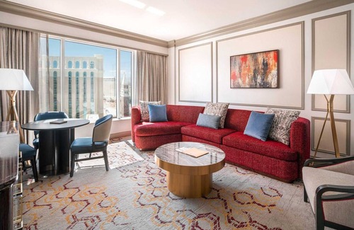 Las Vegas Hotel | Newly Remodeled Luxury King Suite at The Venetian Resort Las Vegas