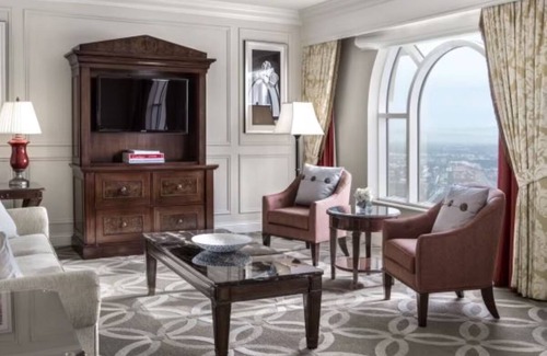 Las Vegas Hotel | Newly Remodeled Luxury King Suite at The Venetian Resort Las Vegas