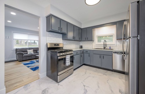 Highland Square House | Newly Remodeled Metro Parks Home