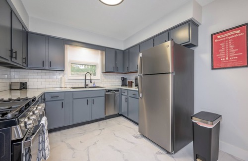 Highland Square House | Newly Remodeled Metro Parks Home