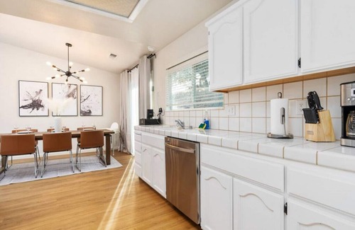 Mariposa House | Newly Remodeled, Pool, Hot Tub, Fire Pit, Views, Privacy, with 2 Master Suites!