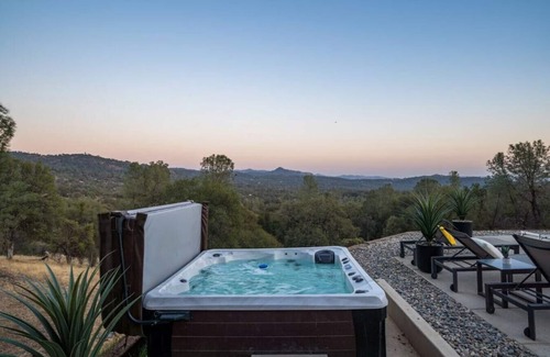 Mariposa House | Newly Remodeled, Pool, Hot Tub, Fire Pit, Views, Privacy, with 2 Master Suites!
