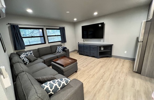 Miramonte Cabin | Newly remodeled ranch bunkhouse, just 35 min from Kings Canyon