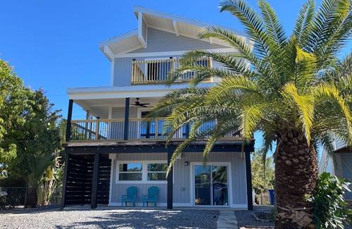 Bokeelia House | Newly remodeled, relaxing, romantic ground floor 1 bedroom waterfront getaway.