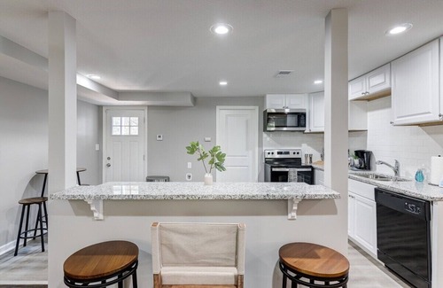 South Kansas City House | Newly remodeled Retreat| Hiking+Moutain BikeTrails