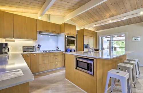Skyhawk Commmunity House | Newly remodeled Santa Rosa retreat w/pool and hot tub!
