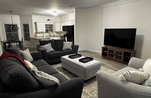 Starkville House | Newly Remodeled, Spacious, Close to MSU, Every bedroom has bathroom, King Bed