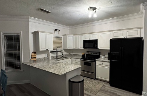 Starkville House | Newly Remodeled, Spacious, Close to MSU, Every bedroom has bathroom, King Bed