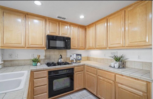 Communications Hill House | Newly Remodeled Townhouse Communication Hill