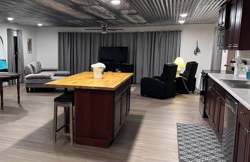 El Jobean House | Newly remodeled, 2bd/2bath, deepwater canalfront mobile home, in Port Charlotte