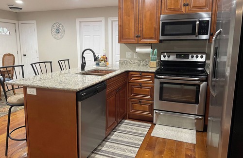 Wisconsin Dells Cottage | Newly Remodeled 3BR Cottage w/Hot Tub - Fire Pit - Near Wisconsin Dells