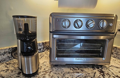 St. Louis Apartment | Newly remodeled, well-equipped 3 bed/2 bath in a historical neighborhood.