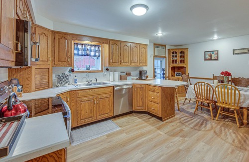 Mount Pleasant Mills House | Newly Renovated Fishing Retreat on 60-Acre Farm