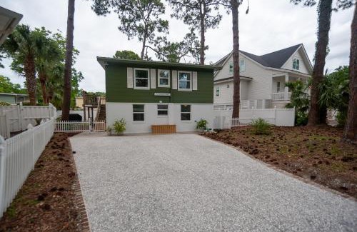 Folly Field House | Newly Renovated Duplex, Upper Unit, 4th row from the beach