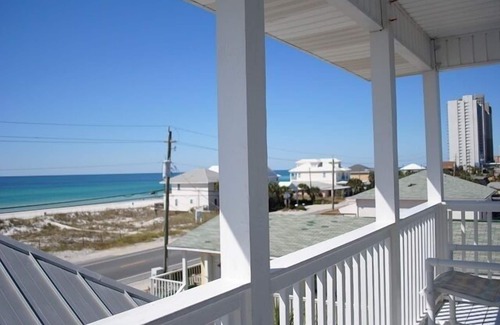 Lullwater Beach Cottage | Newly renovated cottage! Hear the ocean waves and gulf views from your deck!