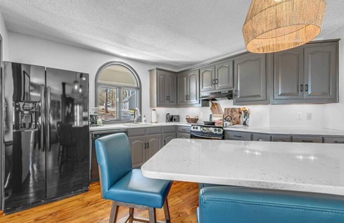 Townville House | Newly Renovated 1,650 sf Dog-friendly Lake Hartwell SC Wooded Retreat