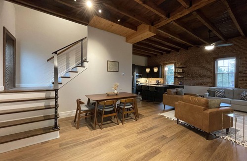 Manheim House | Newly renovated 1800’s one room schoolhouse with modern comforts and a hot tub!