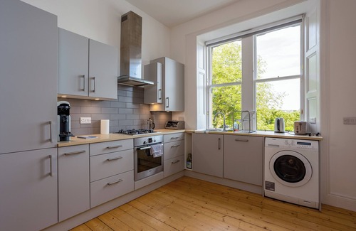 Newhaven Apartment | Newly renovated 1BR APT near charming Newhaven!