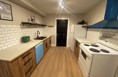Southwest Edmonton House | Newly Renovated 1br1ba With Asian Style Tea Room