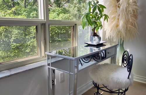 North York Condo | Newly Renovated 2 Bed/2 Bath 1400 Sq Ft Condo!