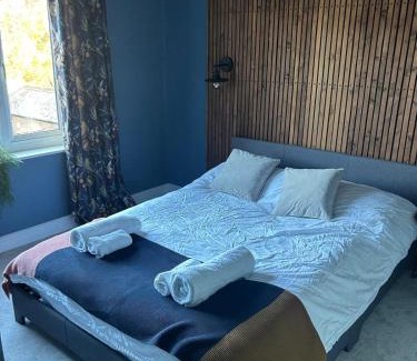 Sheffield House | Newly Renovated 2-Bed Home
