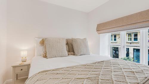Lechlade House | Newly renovated 2-bed house in Lechlade with parking