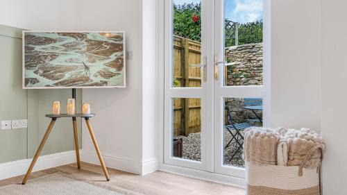 Lechlade House | Newly renovated 2-bed house in Lechlade with parking