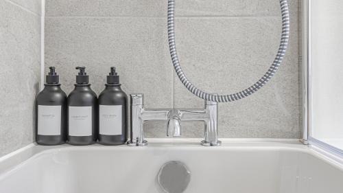 Lechlade House | Newly renovated 2-bed house in Lechlade with parking