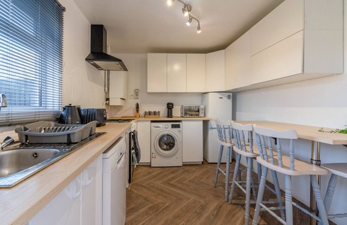 Newport Apartment | Newly Renovated 2-Bed Home in Newport