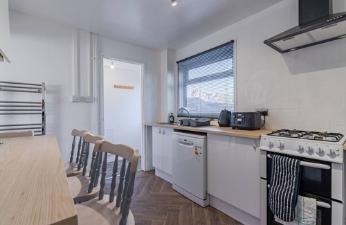 Newport Apartment | Newly Renovated 2-Bed Home in Newport