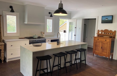 Wollombi Other | Newly renovated 2 bedroom farmhouse with swimming pool. Walk to Wollombi village