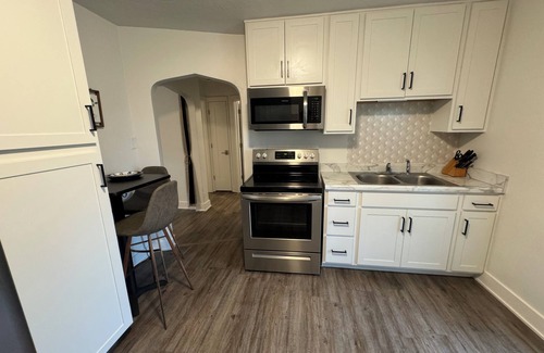 Elizabethtown House | Newly renovated 2-bedroom house in lovely downtown Elizabethtown on quiet street