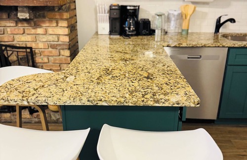 Sheffield and DePaul Apartment | Newly Renovated 2BR Unit Near DePaul University