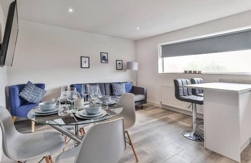 Sheffield Apartment | Newly Renovated 3 Bed 2 Bath Apartment & Parking