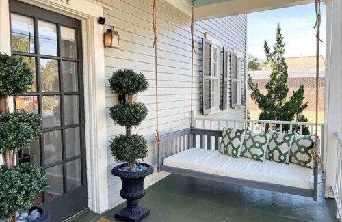 Historic District House | Newly Renovated 3 Bed/2.5 Bath 15 mins to MCRD