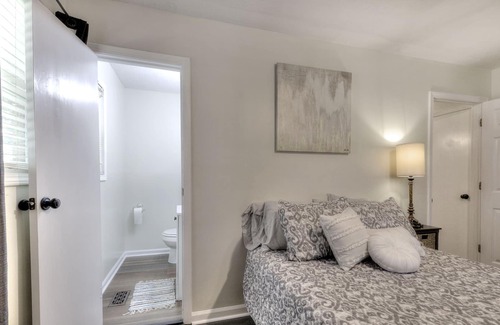 White House | Newly Renovated 3 Bedroom Fire Pit & Pet Friendly