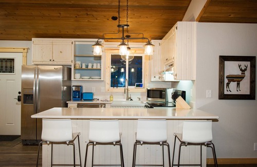 Deer Park Cabin | Newly Renovated 3 Br/2 Bath Sunriver Cabin With WiFi, A/C, Sharc Passes
