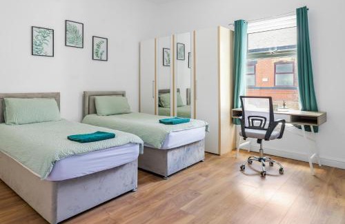 Bury Apartment | Newly renovated 3 Ensuite bedroom house in bury, 5 people