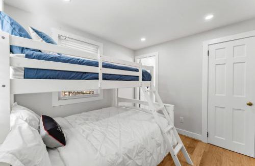 Vineyard Haven House | Newly Renovated 3BR 2BA - Walk to Restaurants