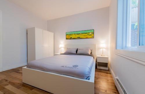 Cote-Des-Neiges—Notre-Dame-De-Grace Apartment | Newly Renovated 3BR 2BA Spacious and Modern