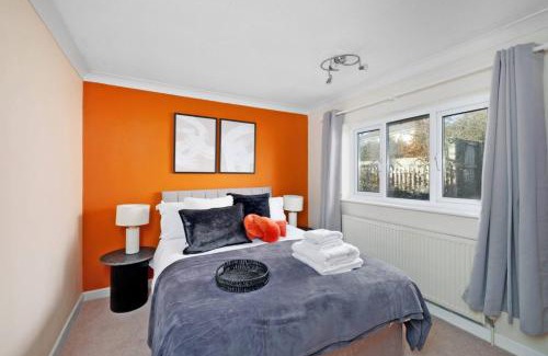 Plymouth House | Newly Renovated 3br House Perfect For Families or Contractors