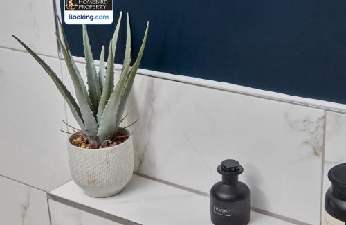 Leeds House | Newly Renovated 4BDR Cottage House By Homebird Property Management Short Lets & Serviced Accommodation Leeds With Private Parking & Netflix