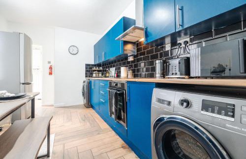 Bootle House | Newly Renovated 4BR House with lots of amenities
