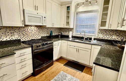 Green Valley House | Newly renovated 4BR Family Pet Friendly